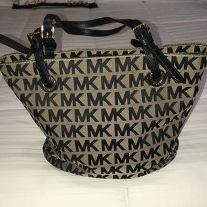 Michael Kors classic purse